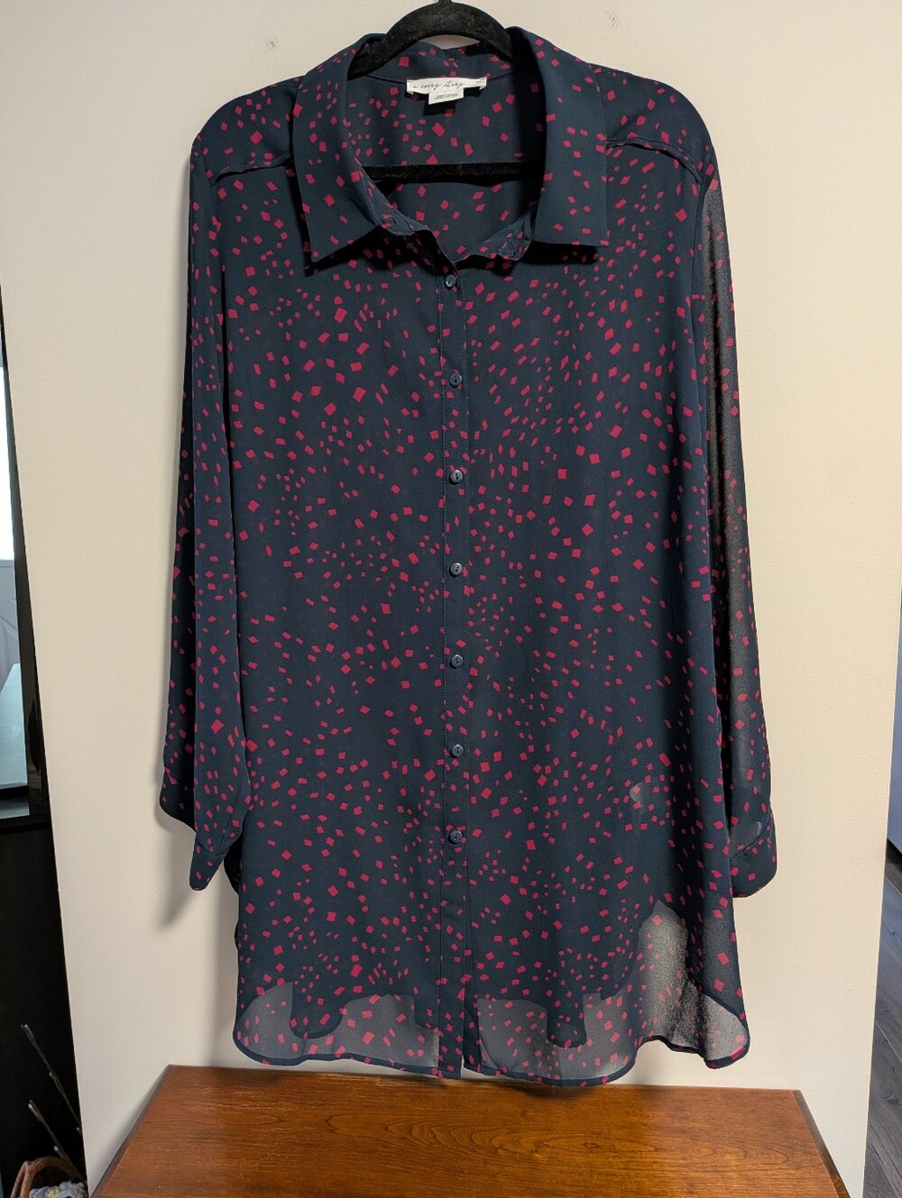 PENNINGTONS BUTTON UP SHEER BLOUSE SIZE 2X . Pink And Black.  LONG. Like New.